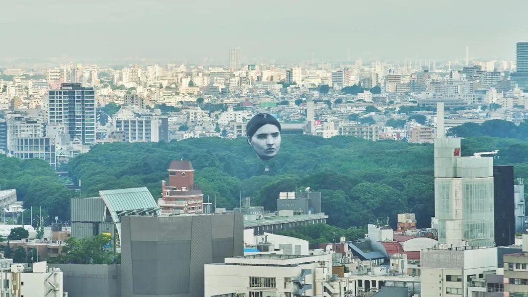 又見“陰間設(shè)計(jì)”！西班牙河道驚現(xiàn)人頭雕像~