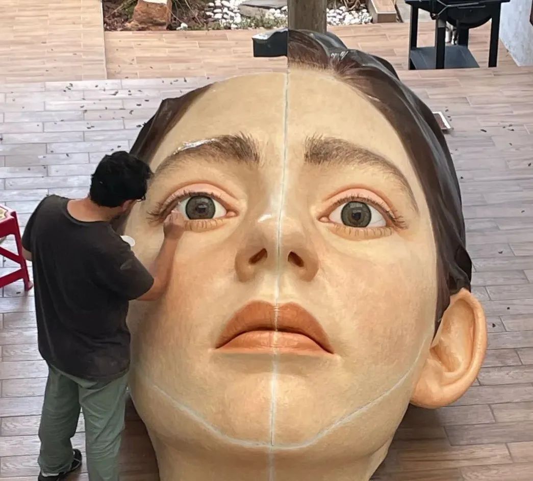 又見(jiàn)“陰間設(shè)計(jì)”！西班牙河道驚現(xiàn)人頭雕像~(圖10)