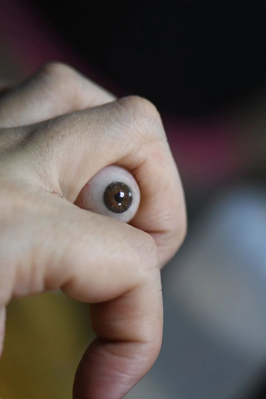 又見(jiàn)“陰間設(shè)計(jì)”！西班牙河道驚現(xiàn)人頭雕像~(圖16)