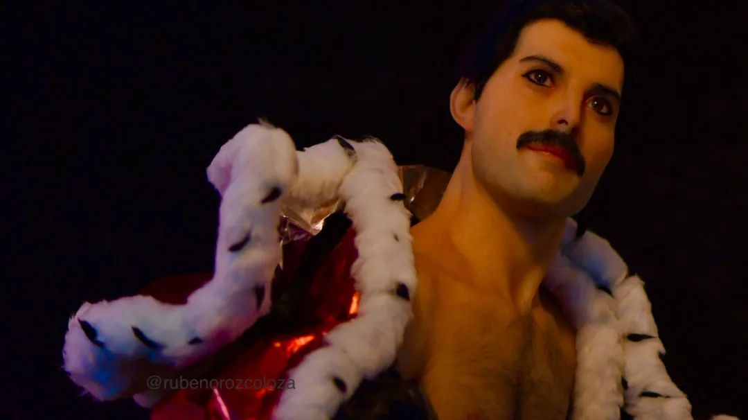 又見(jiàn)“陰間設(shè)計(jì)”！西班牙河道驚現(xiàn)人頭雕像~(圖17)